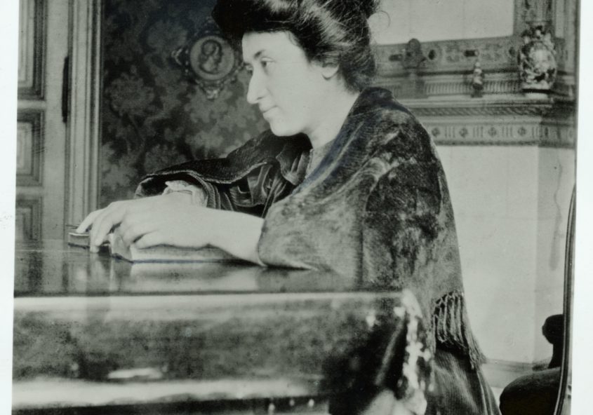 1907 - Rosa Luxemburgo em sua residência - crédito Editora Dietz - Fundação Rosa Luxemburgo